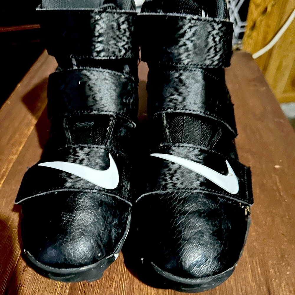 NIKE SIZE 5Y CLEATS